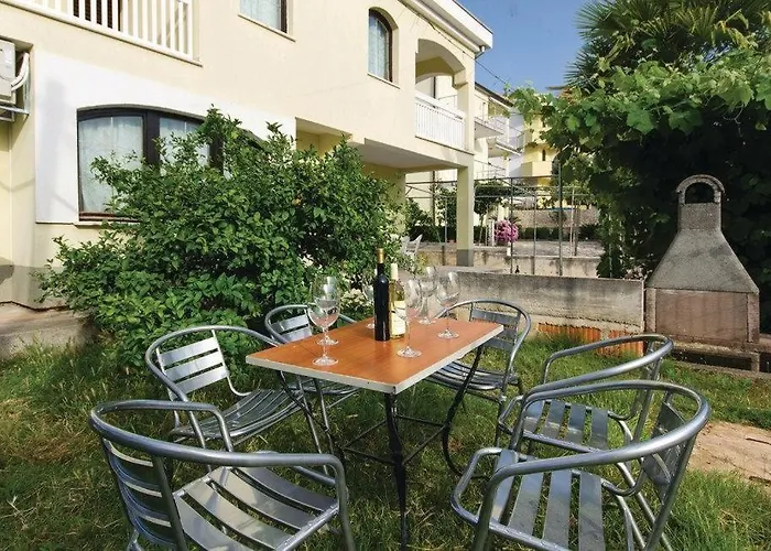 Apartament Ciovo *
